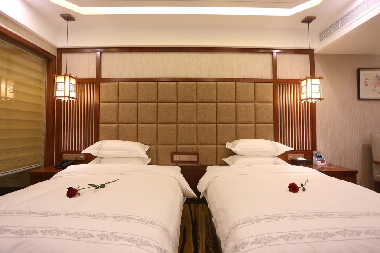 Mingshan Hotel Chengdu Exterior photo