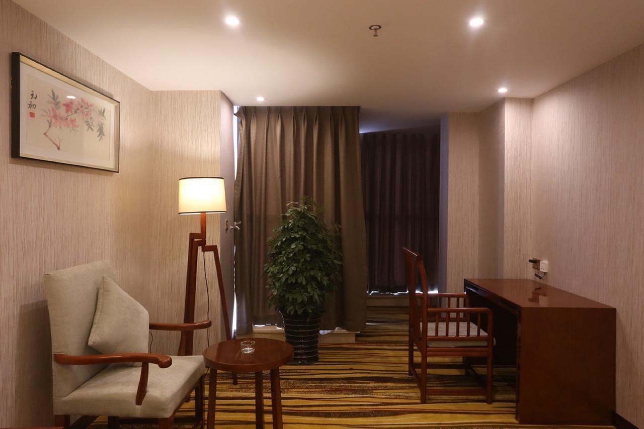 Mingshan Hotel Chengdu Exterior photo