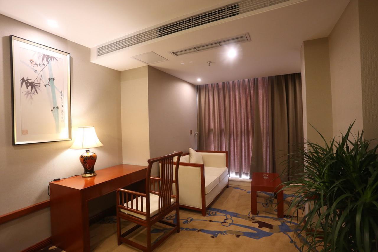 Mingshan Hotel Chengdu Exterior photo